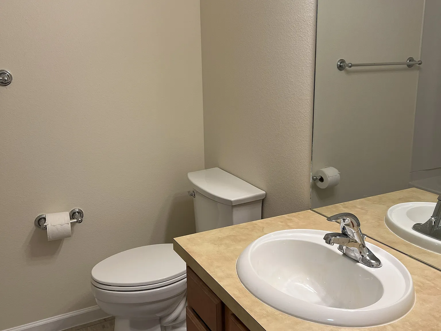 2 bed, 1401 sqft, $1,900 — Photo 3