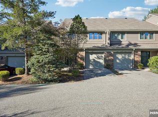 97 Frost Ln, Mahwah, NJ 07430