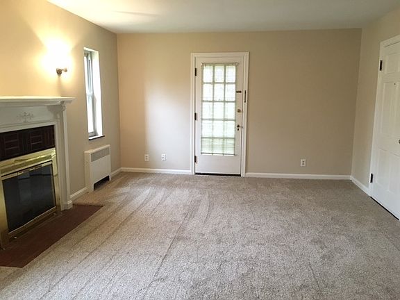 3rd image of 33 W Hill Ln APT 4