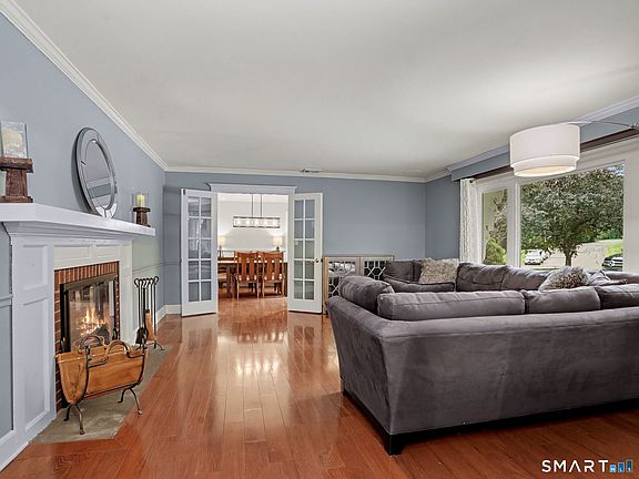 5th image of 255 Tanglewood Circle