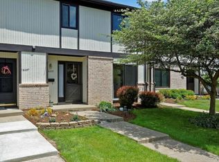 16259 Heather Ln #E1, Middleburg Heights, OH 44130