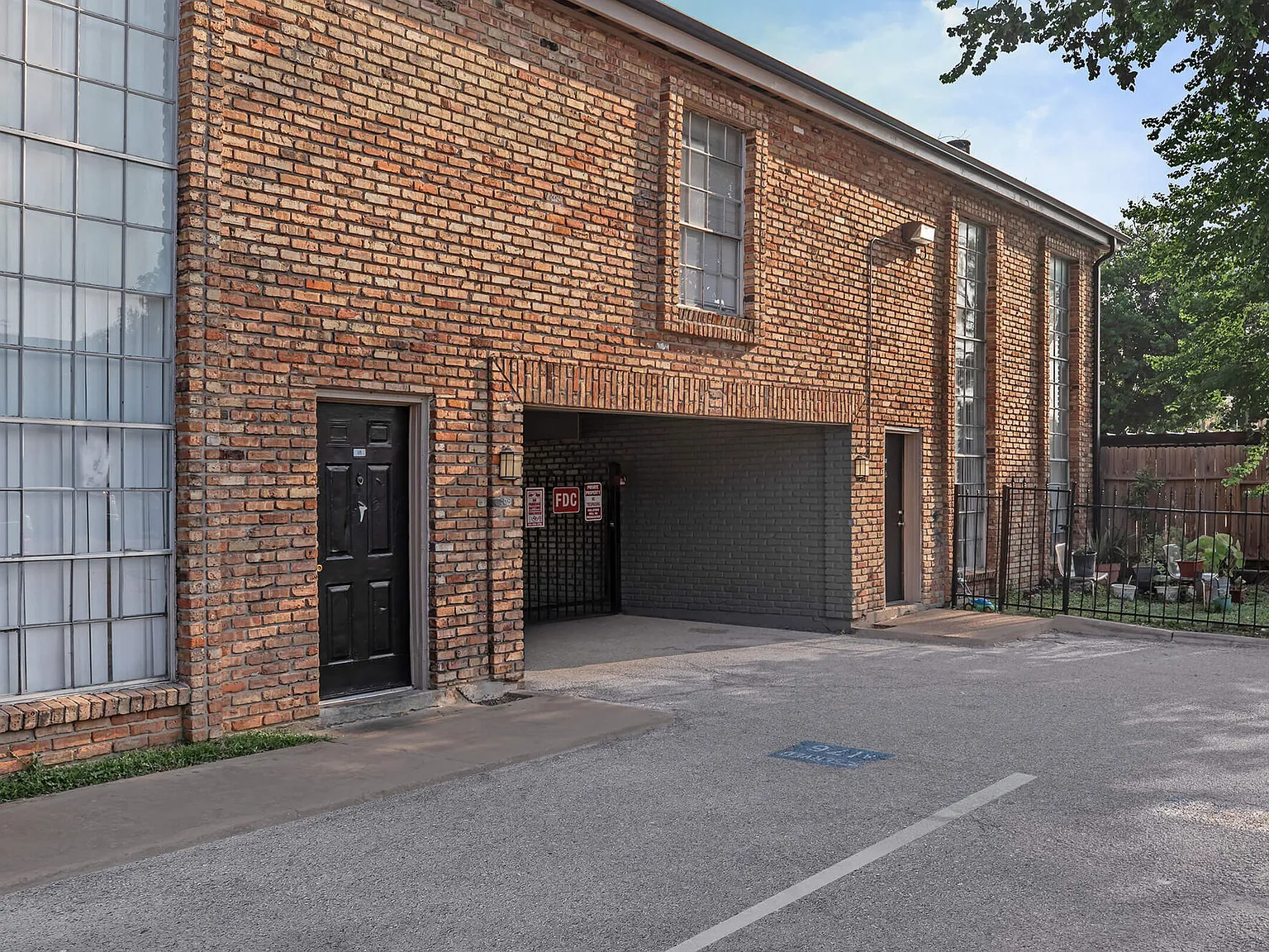 Ashley Square Apartments — Photo 4
