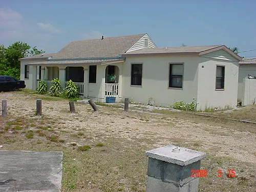 2106 Henry St NE #A Photo 1