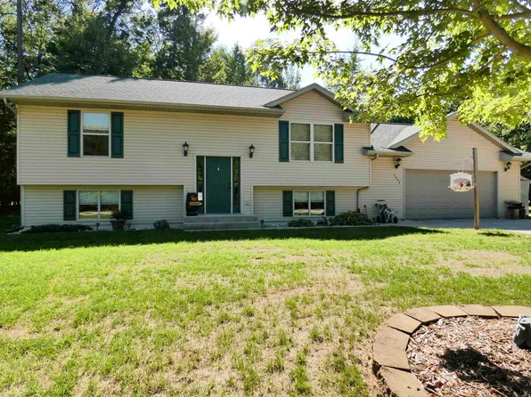 1333 Kloppman St, Crivitz, WI 54114