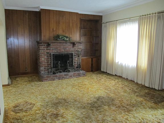 2nd image of 396 W 44th St