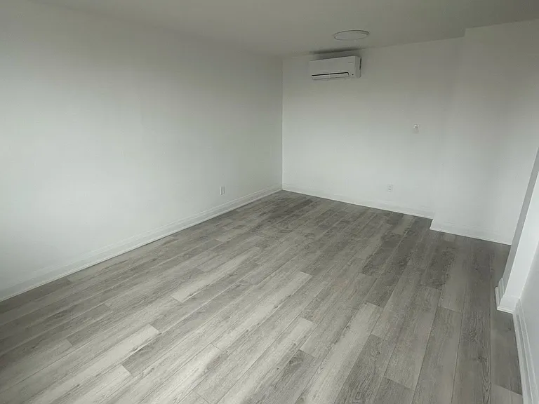 1710 Saint Clair Ave W #1 — Photo 15