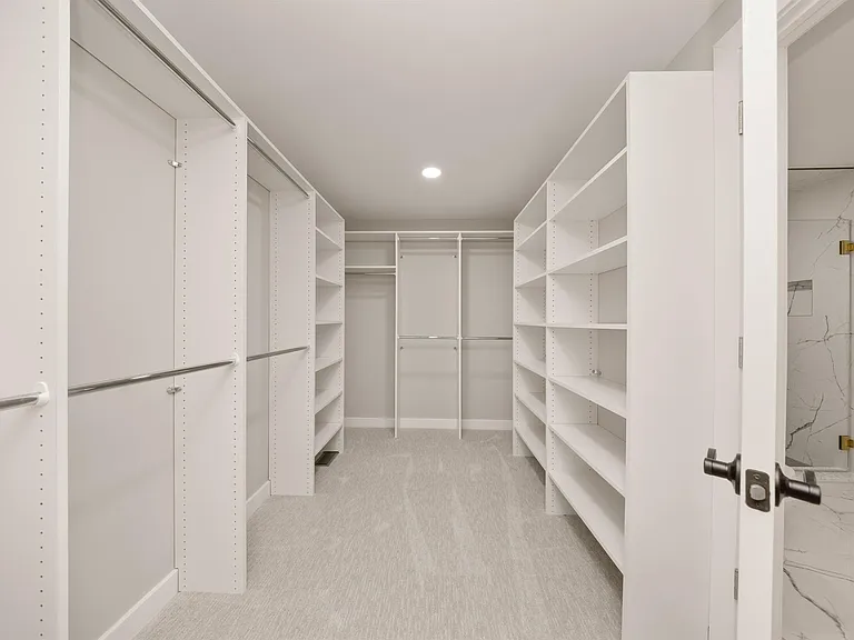 5240 Clarendon Crest St — Photo 28