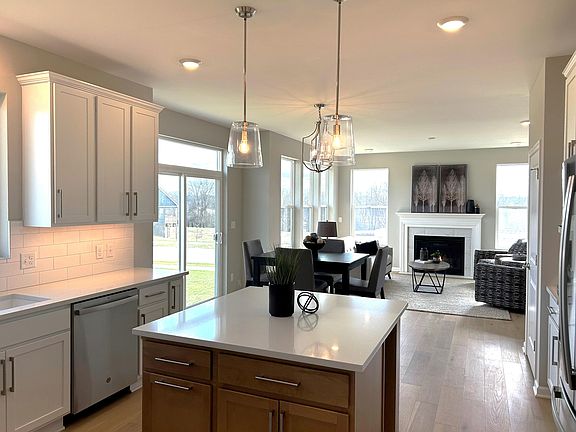 5th image of 580 Lincolnshire Ct #11