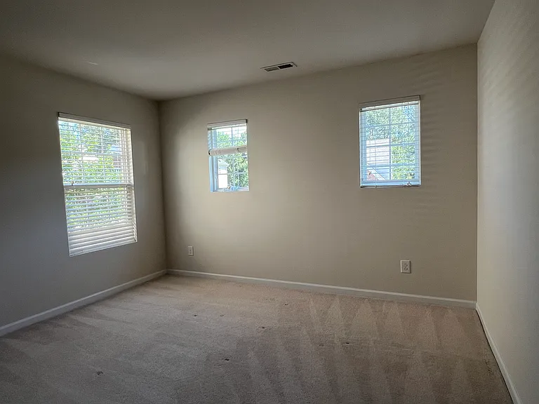 416 Charleville Ct — Photo 21