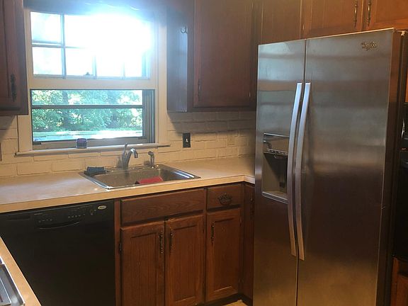 5th image of 625 Rogers Ave