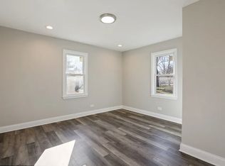 7 Division St APT 2B, Oak Park, IL 60302