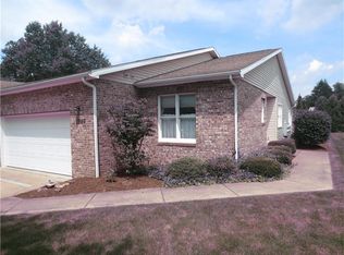 1829 Crescent Pl, Hermitage, PA 16148