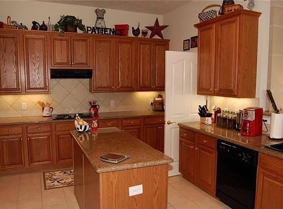 5th image of 422 Jessamine Way