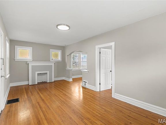 4th image of 3800 Oakridge Blvd