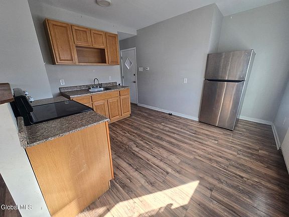 2nd image of 9 Bayard St #2R