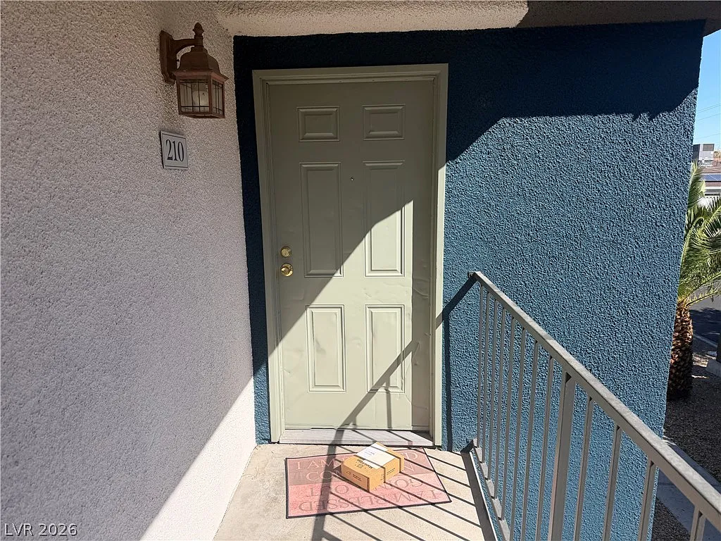 2 bed, 2.0 bath, 927 sqft, $1,100 — Photo 2