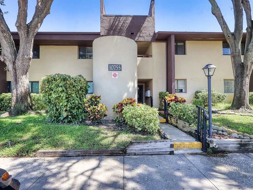 10755 Village Club Cir #202