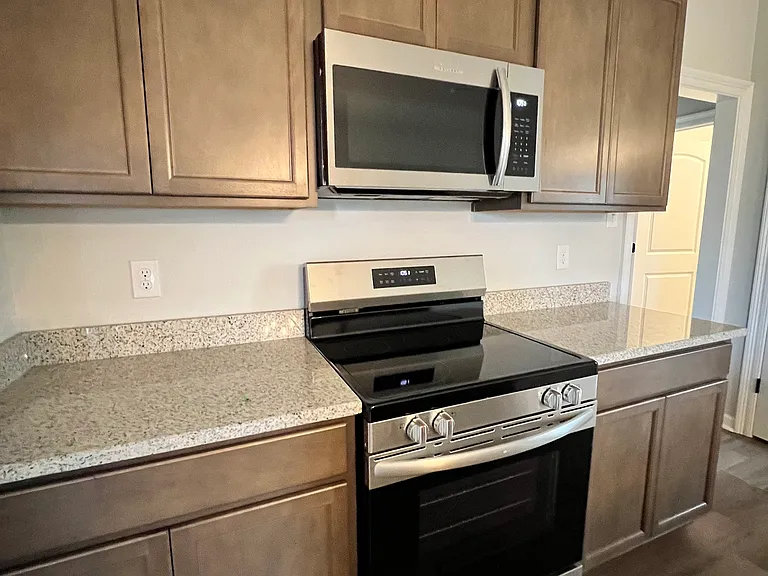 23511 Britton St — Photo 4