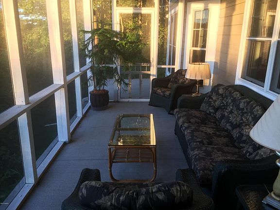 5th image of 1 Riverview Ln