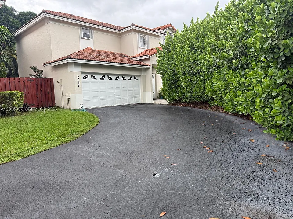 5764 NW 98th Ct