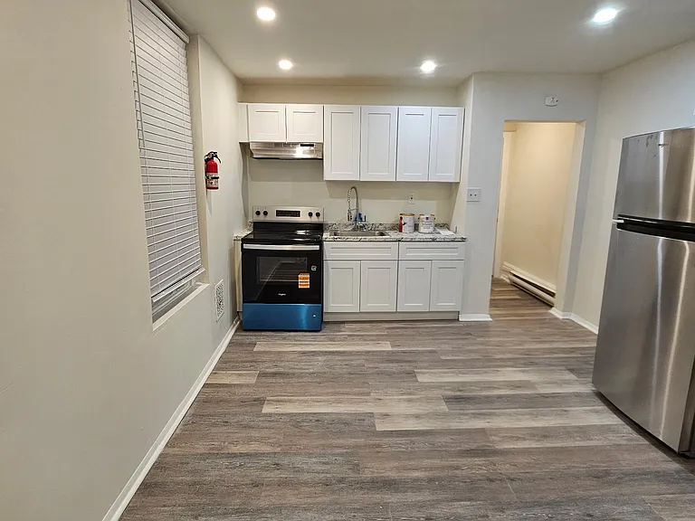 1933 N Judson St #2R — Photo 2