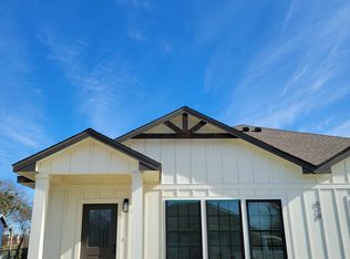 628 Pullen St #A, Mc Gregor, TX 76657