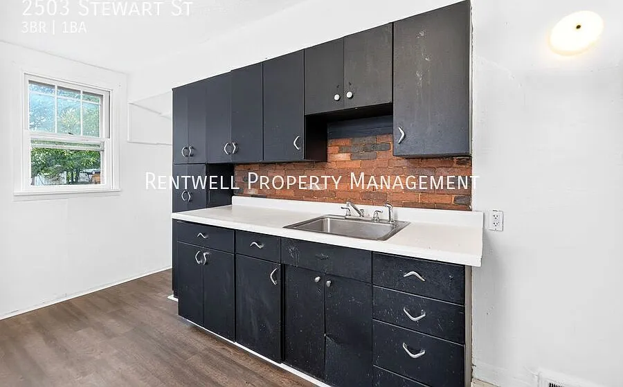 Charming 3BR Home with Main-Level Bedroom — Photo 2