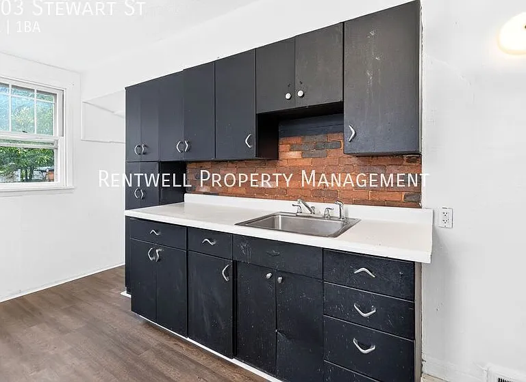 2503 Stewart St — Photo 2