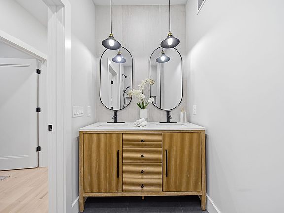 5th image of 24 Lincoln St #1