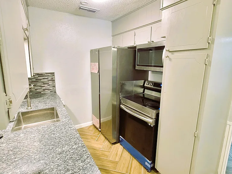425 N Gilmer St — Photo 3