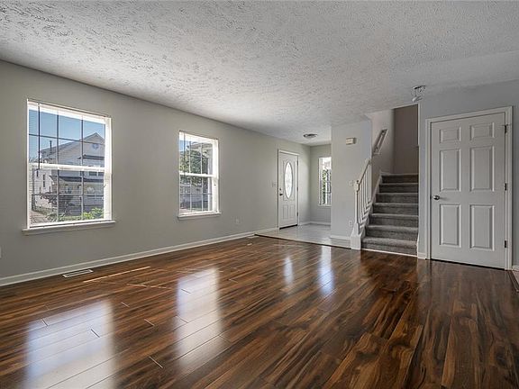 5th image of 2387 E 39th St