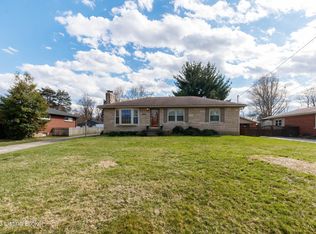 9006 Waltlee Rd, Louisville, KY 40291