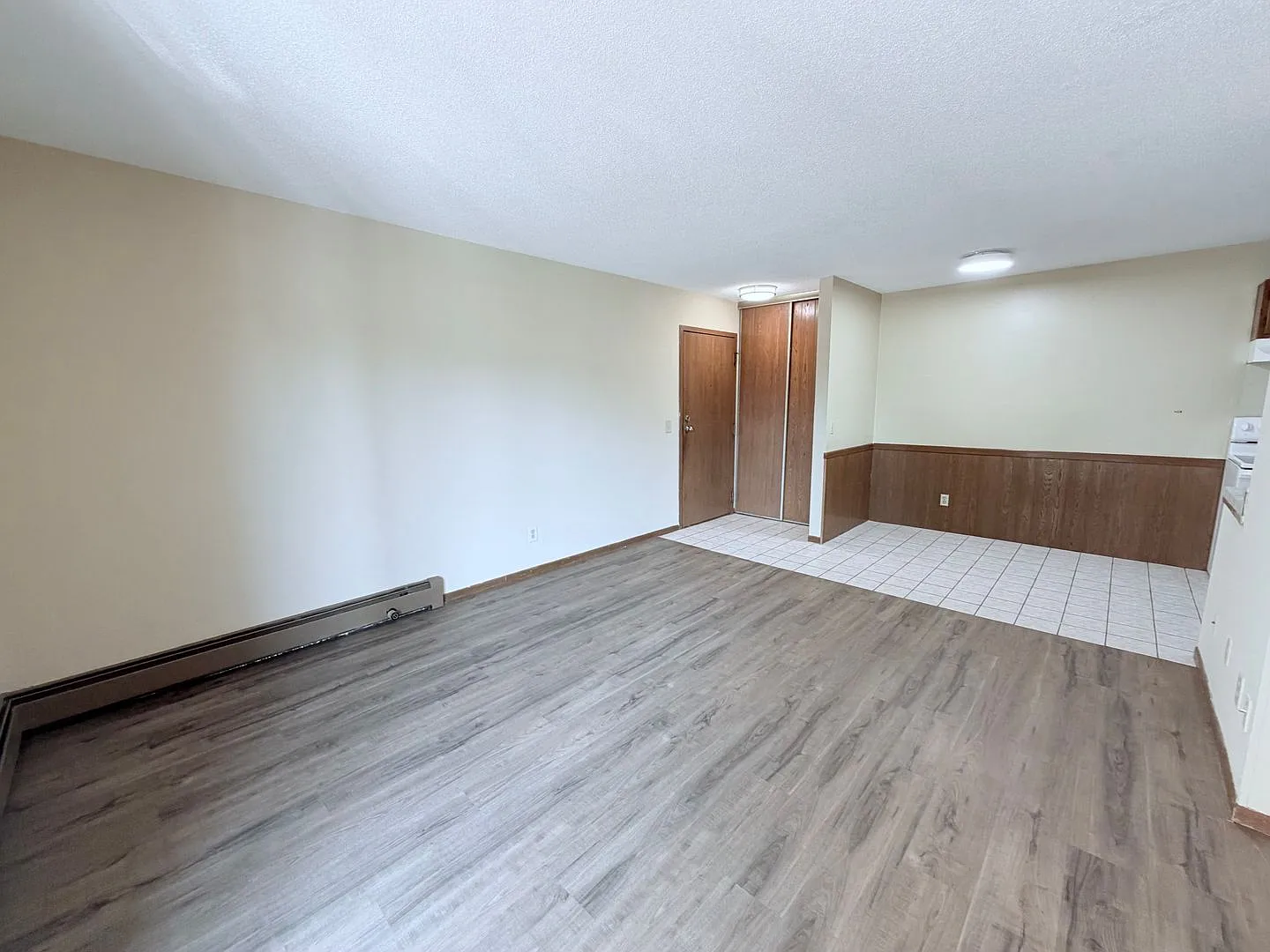 7664 Woodlawn Dr — Photo 3