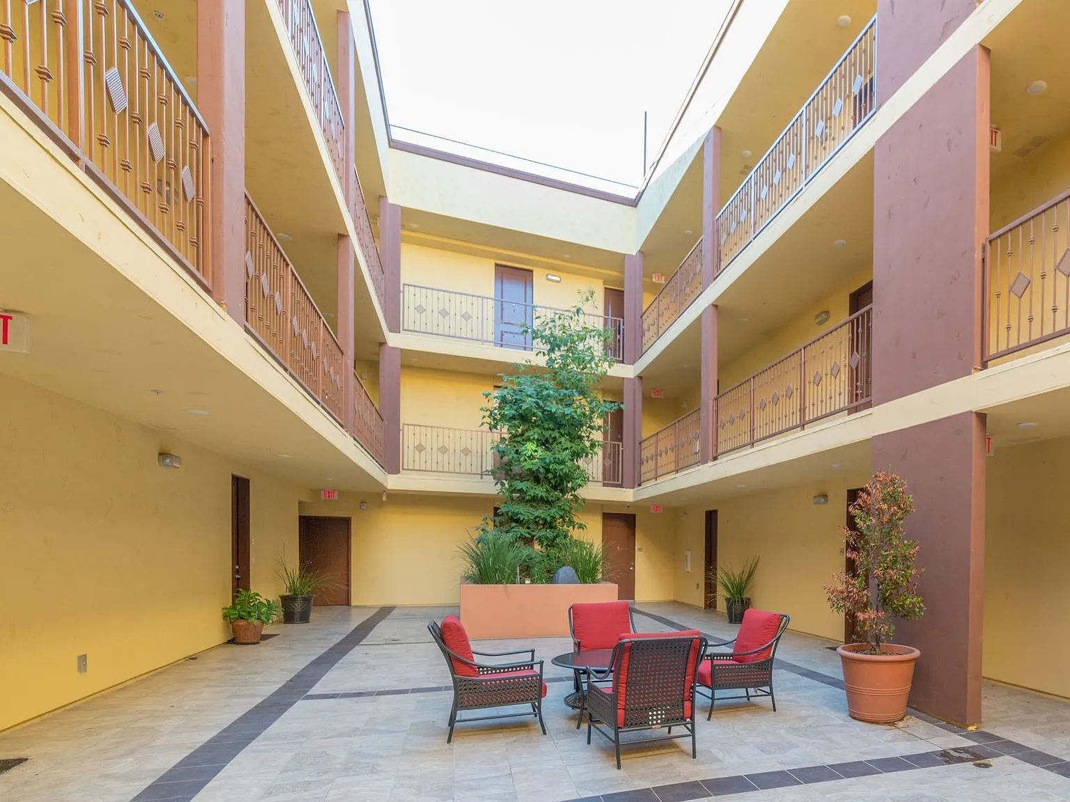 Now Leasing @ Archwood Court Apartments — Photo 4