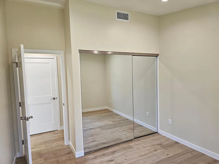 17620 Los Alimos St — Photo 2