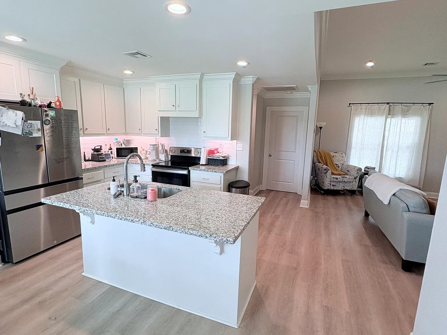 3 bed, 1349 sqft, $1,700 — Photo 2