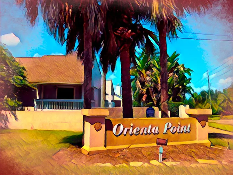 1. 4 minutes from Altamonte Mall
2. 5 minutes to Whole Foods, Green Hills Supermarket, and Publix at Palms Springs center
3. A quick 4-minute drive to Advent Health Altamonte Springs
4. Countless dining options from Mexican to Italian to Seafood
5. Easy a