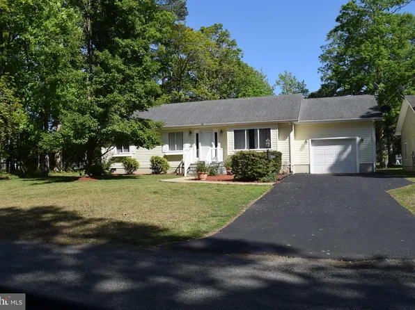37142 Main Sail Ct, Greenbackville, VA 23356