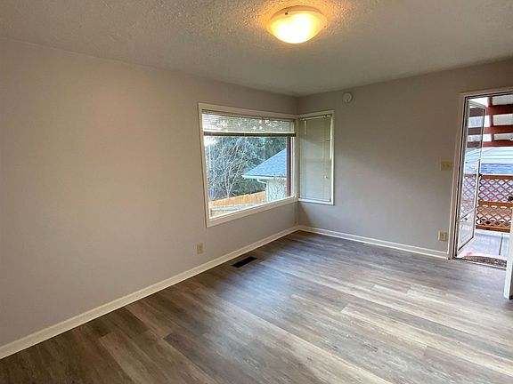 3rd image of 2905 E 13th St #V