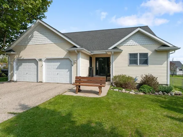 181 W Elliott St, Saint Ignace, MI 49781
