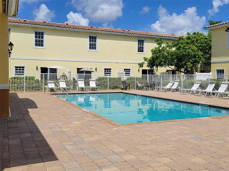 1107 NW 40th Ter #1107 — Photo 38