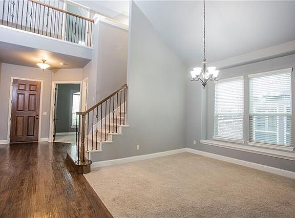 3rd image of 1525 Presley Way