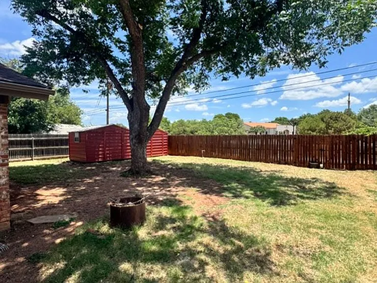 2601 Hollis Dr — Photo 22