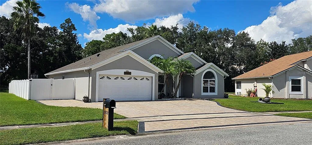4 bed, 2.0 bath, 2225 sqft, $3,490 — Photo 2