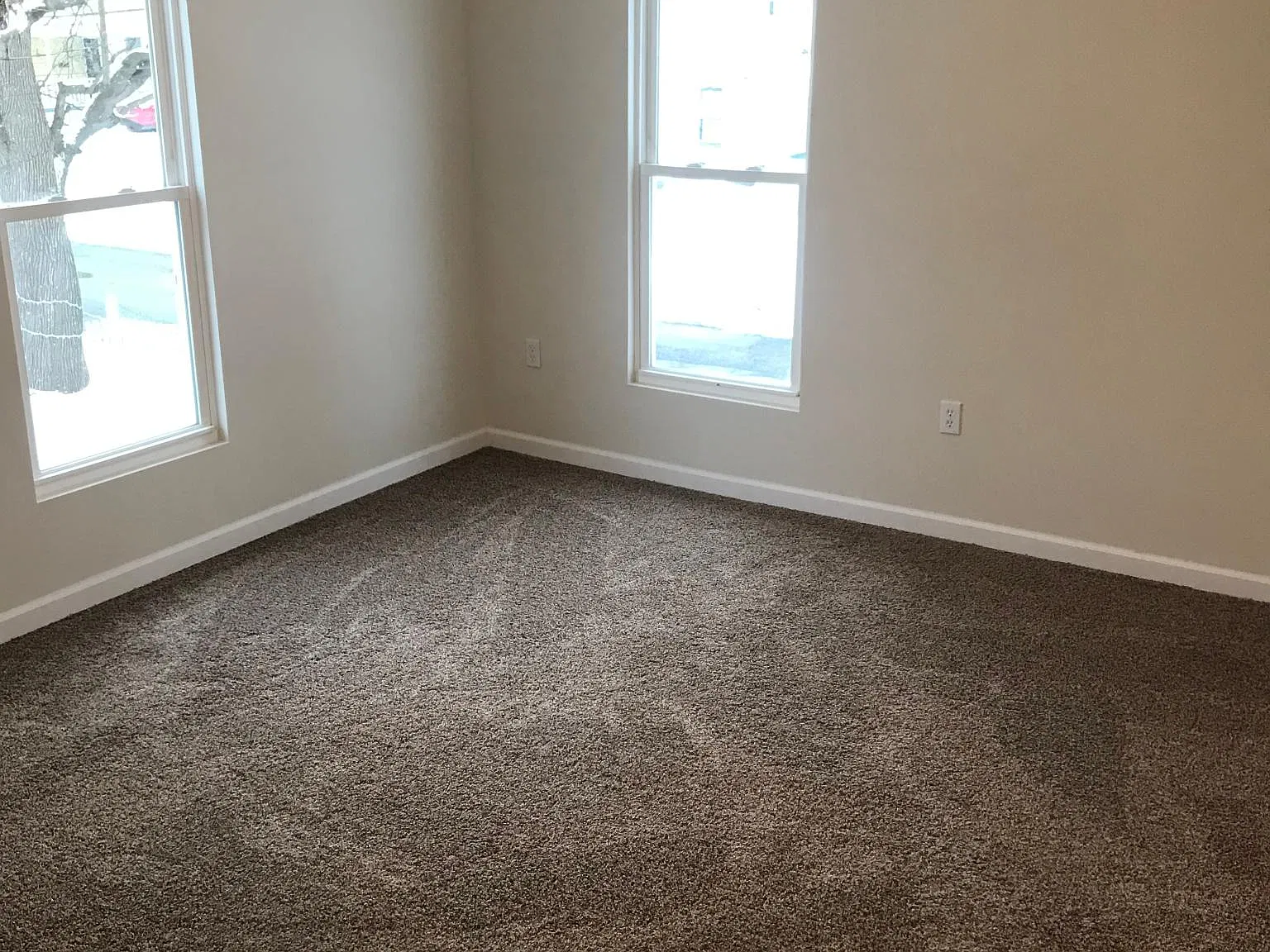201 Caroline Ave — Photo 2