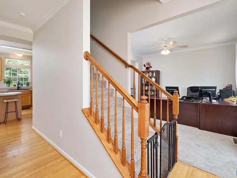 662 Holly Hill Dr — Photo 2