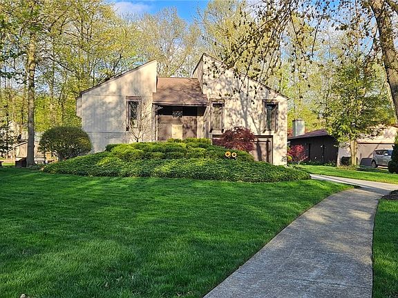 2nd image of 6949 Traymore Ct