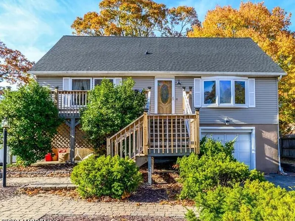 2 Gilford Place, Toms River, NJ 08753