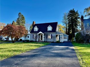 42 Mayfair Dr, Rochester, NY 14617