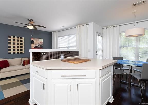 3rd image of 1421 Autumn Creek Ct